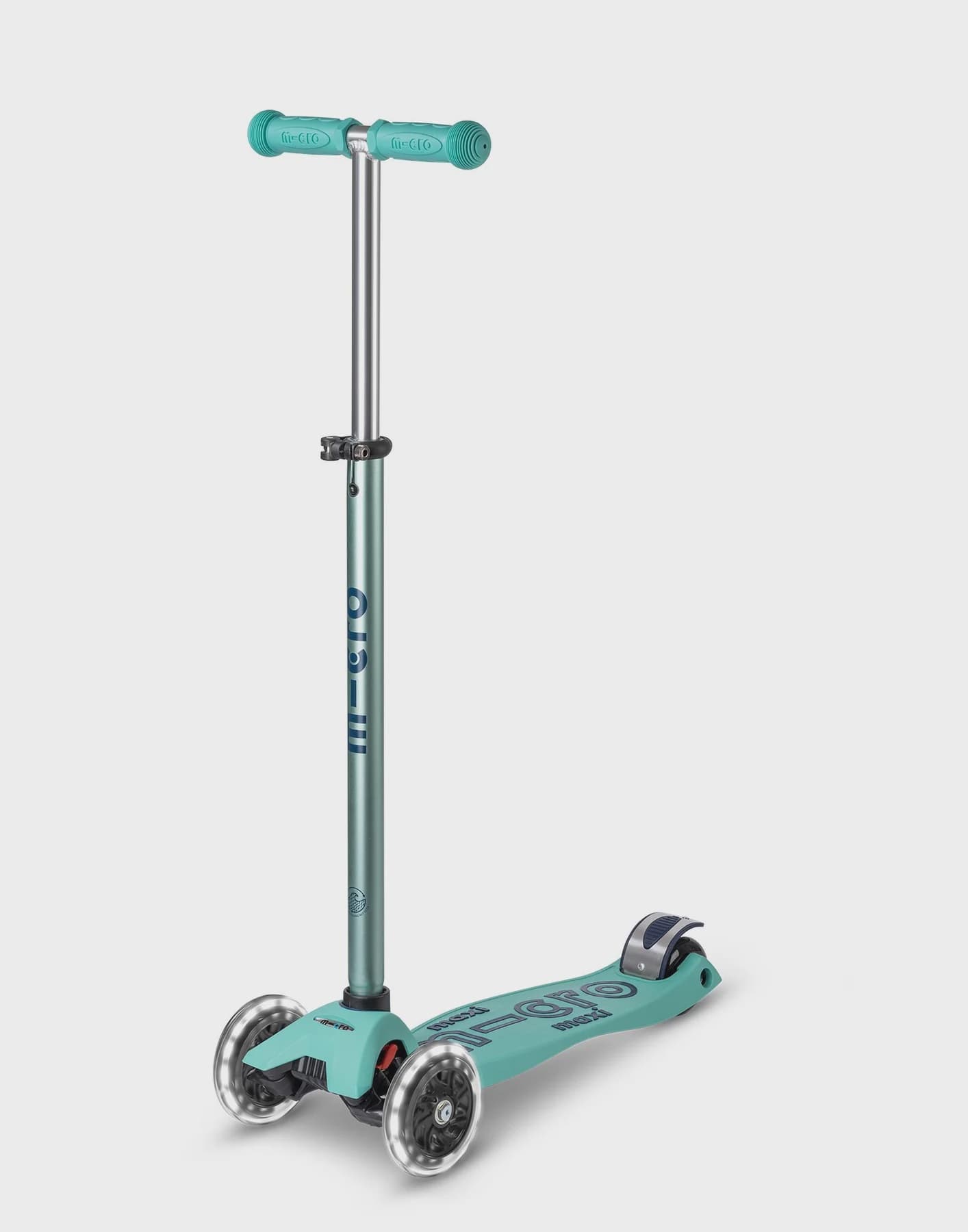 Micro Maxi Deluxe LED Scooter